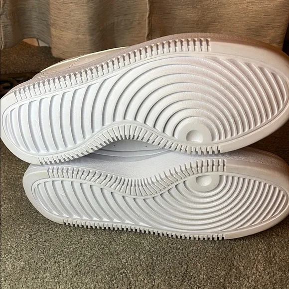 NWOT White Nike Women's Court Vision Alta Low Sneakers Size 11 - Picture 5 of 6